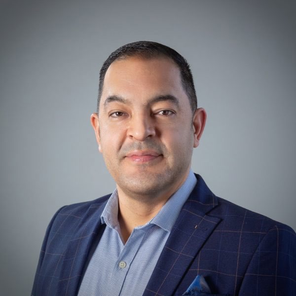 Dr. Víctor López